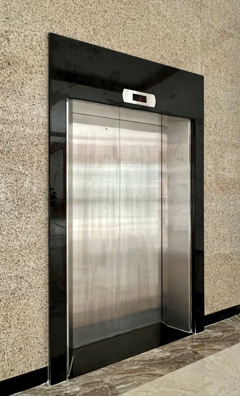 Thang máy tải khách